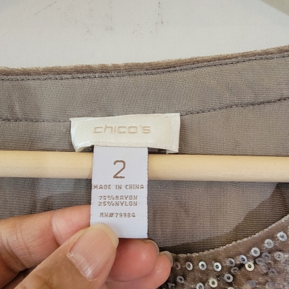 Chico's Velvet Dream Monica Top Sz 2 Gray 3/4 Sleeve Sequin Split-Neck Party - Picture 10 of 12